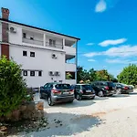 Nikval * Rovinj